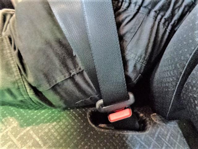 シートベルト「カチャっと」はめ込むバックルを交換!!