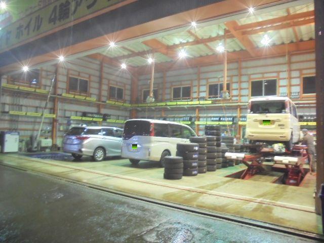 カローラクロスHV　タイヤ交換⁺ オイル交換⁺ ！
