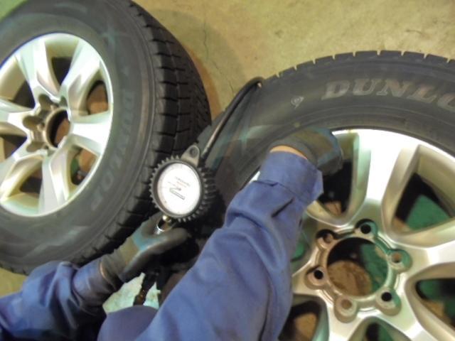 タイヤ交換　脱着作業です !