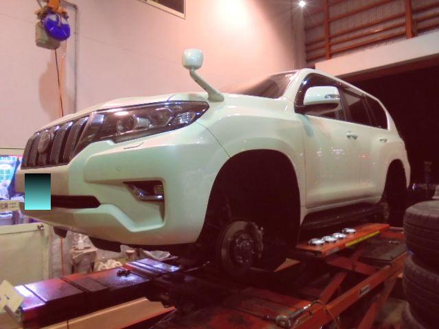 タイヤ交換　脱着作業です !