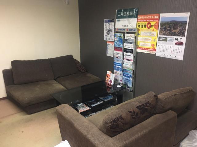 お見積りや整備の合間にゆったりとおくつろぎ頂けます！お客様のご来店を心よりお待ちしております。