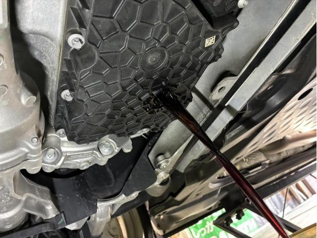 京都　メルセデスベンツ　Sクラス　エンジンオイル交換　久御山町　伏見　八幡　ベンツ　W223　外車　輸入車　整備　メンテナンス