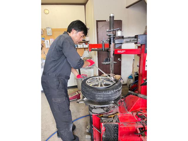 タイヤチェンジャー作業中