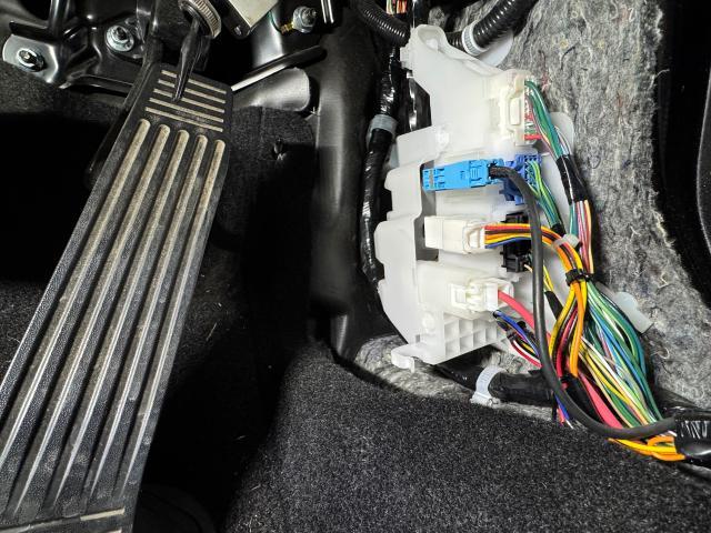 カムリ US 限定車 デイライト 持込取付 広島市 安佐南区 五日市 佐伯区 タイヤ交換 持込タイヤ交換 タイヤ裏組 持込取付 各パーツ持込取付もお任せください。