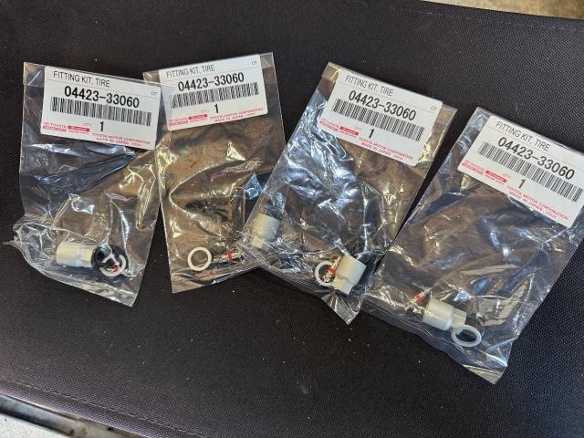 レクサスGS タイヤご依頼、交換 トーヨータイヤ プロクセス 235/40-19 265/35-19    広島市　安佐南区　五日市　佐伯区　廿日市　タイヤ交換　持込タイヤ交換　タイヤ裏組　持込取付