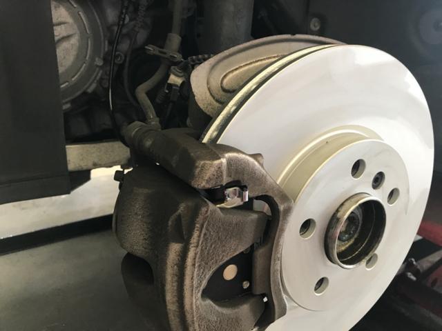 BMW F45 218dアクティブツアラー リアブレーキパッド交換 札幌市