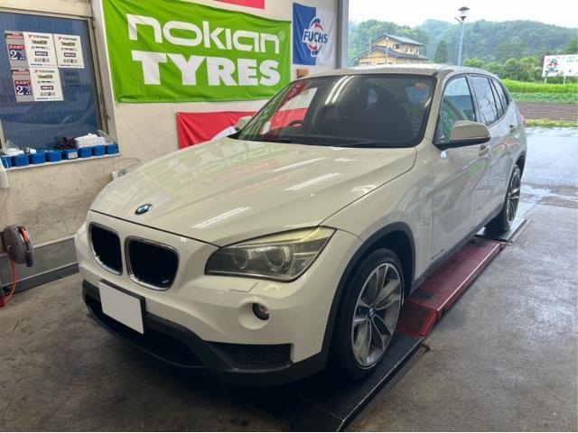 BMW X1 E84 エンジンオイル漏れ　エンジンルームから煙　オイルが焼けた臭い　福島県　白河市　輸入車修理　輸入車メンテナンス　輸入中古車販売店