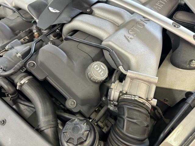 アストンマーティン DB9 エンジンオイル交換 エレメント交換 アストンマーティン DB9 エンジンオイル交換 エレメント交換
