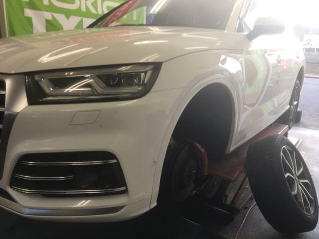 アウディ SQ5 タイヤ交換 スタッドレスタイヤ交換 空気圧 アウディ SQ5 タイヤ交換 スタッドレスタイヤ交換 空気圧