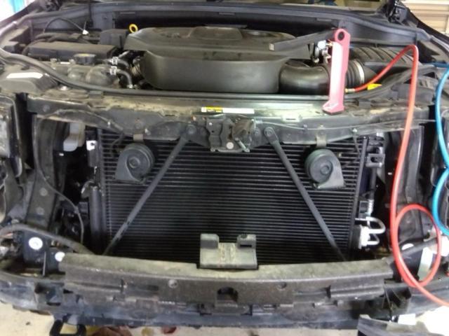 JEEP  ジープ・グランドチェロキー　エアコンが効かない　エアコン冷風が出ない　エアコンガス漏れ　コンデンサー交換　福島県　白河市　輸入車修理　輸入車メンテナンス