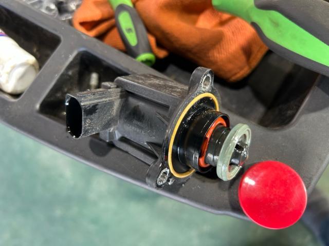 アウディ　ＴＴクーペ　テールランプ点灯しっぱなし　ブレーキランプスイッチ交換　カットオフバルブ交換　エンジンチェックランプ点灯　エアマスセンサー交換　車両診断テスト　輸入車メンテナンス　福島県　白河市　輸入車販売店