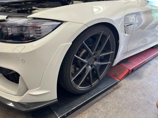 車両カスタム　ＢＭＷ　Ｍ４　F82  カーボンサイドステップ取付　クリア塗装　ホイールマッチング　ホイールツライチ　20インチ　輸入車カスタム　輸入車販売店　福島県　白河市