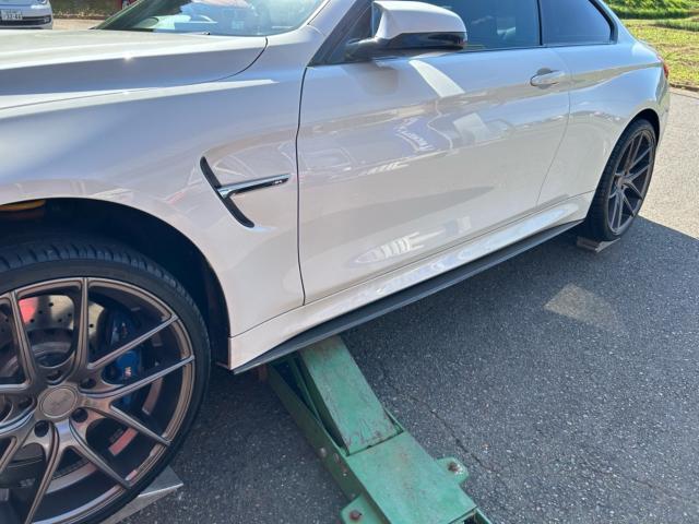 車両カスタム　ＢＭＷ　Ｍ４　F82  カーボンサイドステップ取付　クリア塗装　ホイールマッチング　ホイールツライチ　20インチ　輸入車カスタム　輸入車販売店　福島県　白河市