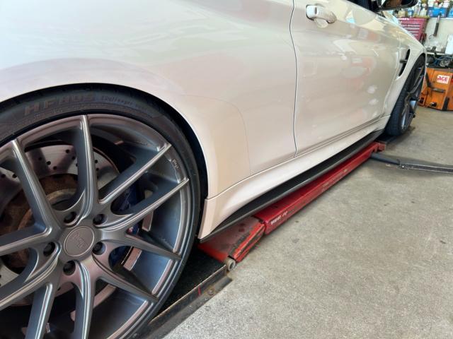 車両カスタム　ＢＭＷ　Ｍ４　F82  カーボンサイドステップ取付　クリア塗装　ホイールマッチング　ホイールツライチ　20インチ　輸入車カスタム　輸入車販売店　福島県　白河市