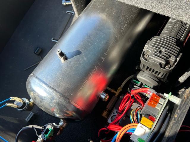アウディ　ＴＴクーペ　エアサスメンテナンス　車高が勝手に上がる　エアサス車高制御不能　電磁弁クリーニング　エアサス取付　輸入車カスタム　輸入車販売店　福島県　白河市