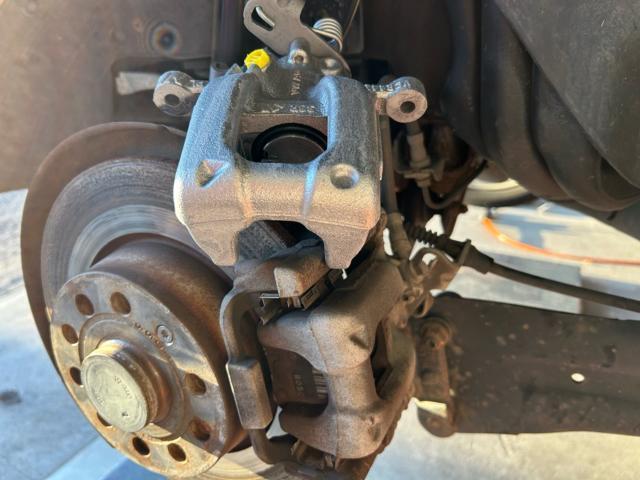 フォルクスワーゲン　ゴルフトゥーラン　ブレーキメンテナンス　ブレーキパッド交換　ディスクローター交換　キャリパーピストン固着　キャリパーASSY交換　ブレーキエアー抜き　輸入車メンテナンス　輸入車販売店