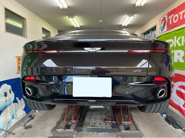 アストンマーティン　DB11  マフラー販売取付　フルチタンマフラー　可変バルブ付き　配線加工　輸入車カスタム　輸入車販売店　福島県　白河市