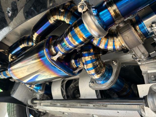 アストンマーティン　DB11  マフラー販売取付　フルチタンマフラー　可変バルブ付き　配線加工　輸入車カスタム　輸入車販売店　福島県　白河市