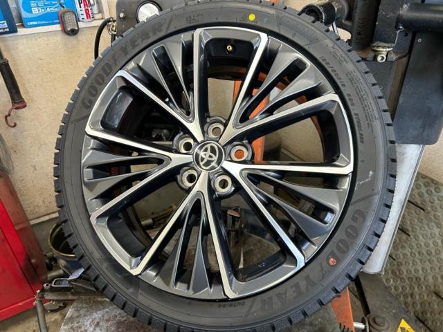 トヨタ　60プリウス　スタッドレスタイヤ販売取付　19インチ　タイヤ入替バランス調整　中古車販売店　福島県　白河市