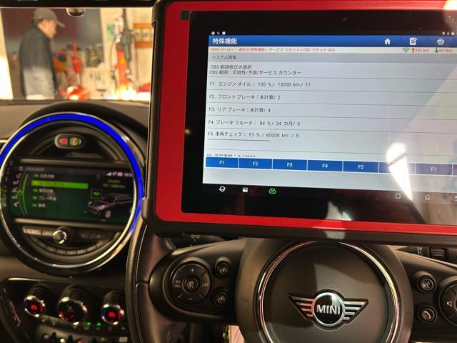 ＭＩＮＩ　クロスオーバー　クーパーD  エンジンオイル交換　
FUCHS 5W-30  サービスリセット　輸入車メンテナンス　輸入車販売店　福島県　白河市