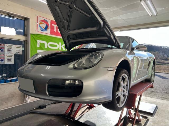 ポルシェ　ボクスター987　法定車検整備　エンジンオイル交換　バッテリー交換　輸入車販売店　輸入車メンテナンス　福島県　白河市