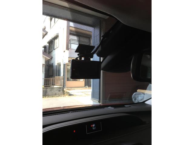 トヨタ　プリウス　前後カメラ付きドライブレコーダー取付　コムテックＺＤＲ０２６　駐車監視機能付きケーブルＨＤＲＯＰ－１４
