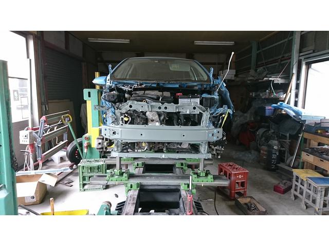 鈑金塗装工場