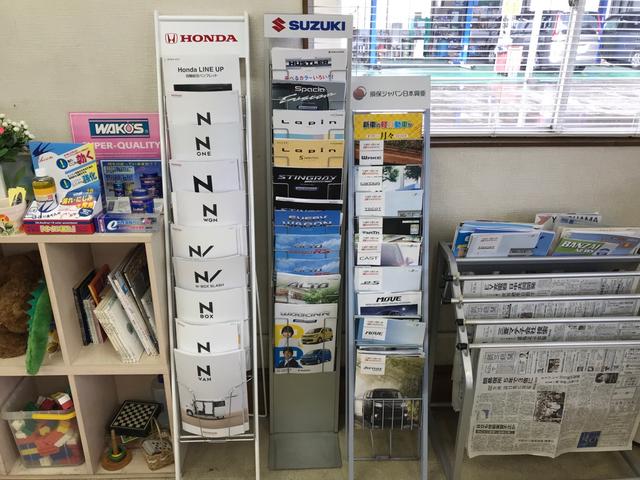 各メーカー新車販売も可能です♪カタログを置いていますので、お気軽にご覧ください！