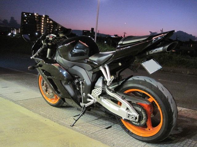 CBR1000RR オールペイント カウル割れ修理 大野城市 御笠川 ｜グー