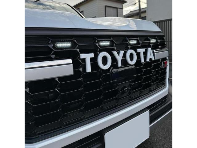 トヨタ　ランドクルーザー300　GRスポーツ　ランクル　LEDグリルマーカー取付　フロントグリル　加工取付　神奈川県　海老名市