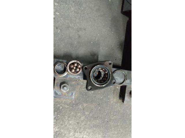 三菱 ミニキャブ 走行異音 ゴロゴロ音
車輪のガタ ハンドルの違和感 ベアリング
ハブベアリング交換