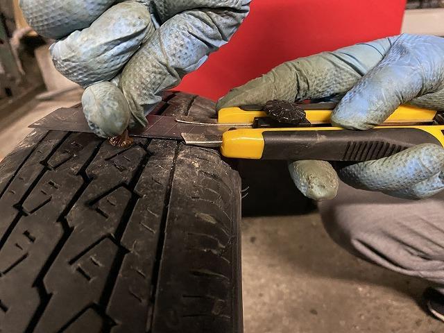 パンク修理　エアーが抜けた　パンクした　レッカー　タイヤに釘が刺さった　パンク修理材　タイヤの空気がない　12インチ　toyota

