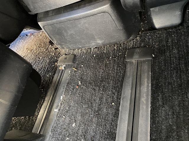 トヨタ　室内清掃　車内清掃　アルファード　ヴェルファイア　フロアカーペット清掃　掃除機　ルームクリーニング　リーズナブルなわりにキレイになります