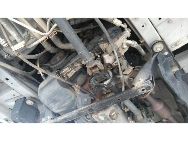 ダイハツ ハイゼット エンジンオイル漏れ 焦げた臭い 駐車場にオイルの