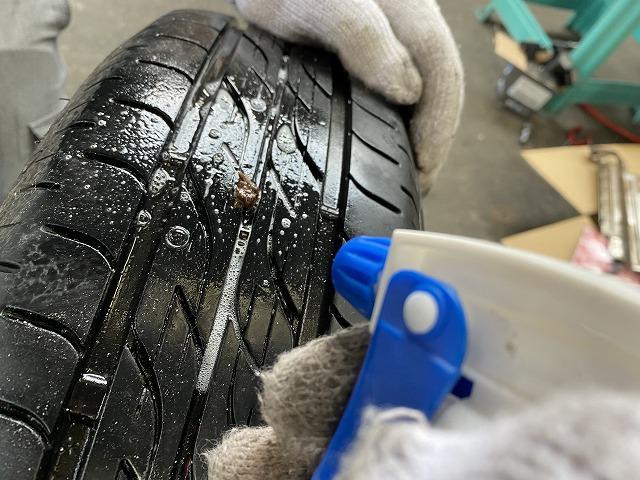 パンク修理 エアーが抜けた パンクした レッカー タイヤに釘が刺さった パンク修理材 タイヤの空気がない 福島県いわき市 いわき市 タイヤ修理 認証工場 いわきタイヤ交換 グーネットピット