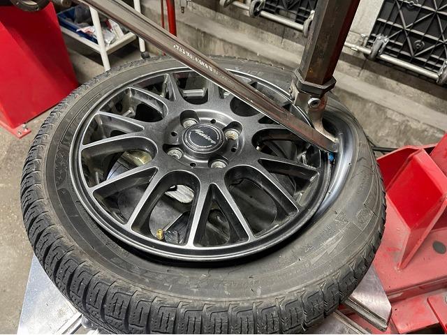 ダイハツ　ミライース　タイヤ交換　スタッドレスタイヤ　冬タイヤ　155/65R14　軽自動車　スタッドレスタイヤ交換　タイヤ組替え　新品タイヤ　中古タイヤ　福島県いわき市　いわき市　いわき市タイヤ交換　リフト完備　自社工場対応　2級整備士