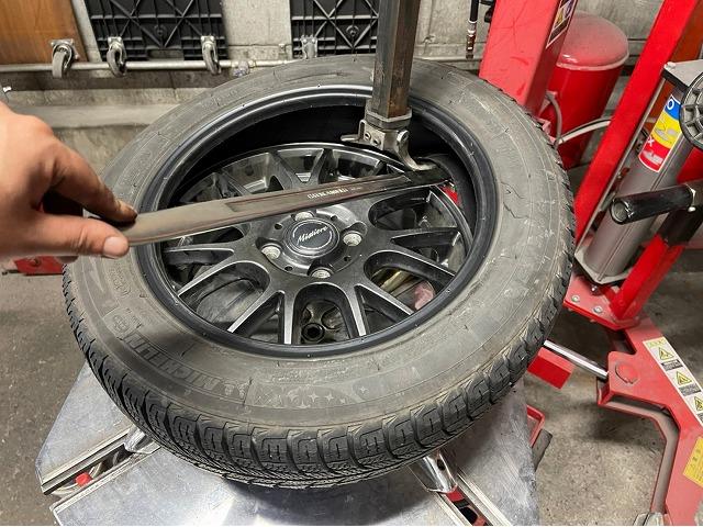 ダイハツ　ミライース　タイヤ交換　スタッドレスタイヤ　冬タイヤ　155/65R14　軽自動車　スタッドレスタイヤ交換　タイヤ組替え　新品タイヤ　中古タイヤ　福島県いわき市　いわき市　いわき市タイヤ交換　リフト完備　自社工場対応　2級整備士