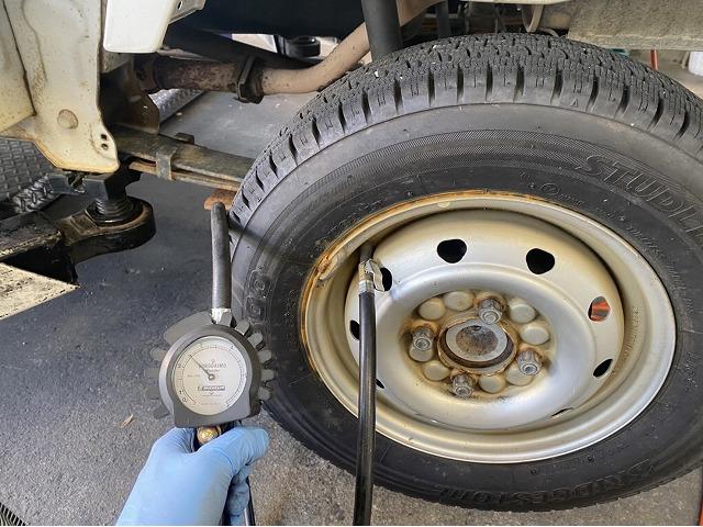 スズキ　キャリイ　タイヤ交換　スタッドレスタイヤ交換　雪が降る前に　準備　リフト完備　2級整備士がいる店　福島県いわき市　いわき市　いわきタイヤ交換　中古タイヤ　冬タイヤ交換　自社工場対応　冬用タイヤ　タイヤ持込み可能　車検