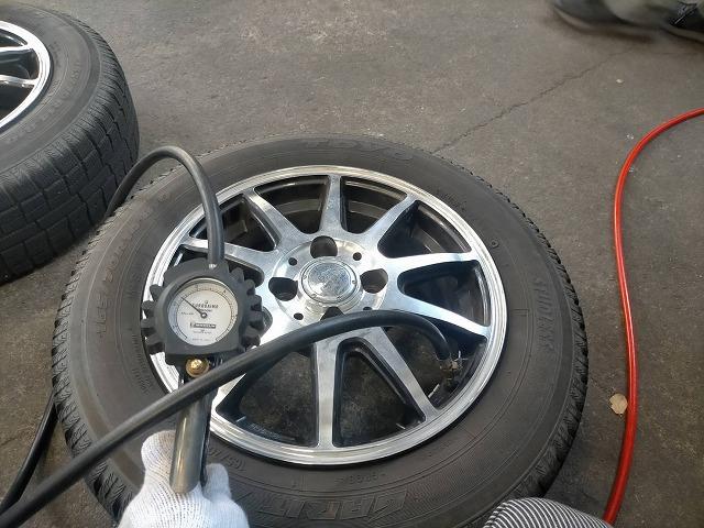 日産　マーチ　スタッドレスタイヤ交換　タイヤ交換　雪が降る前に　準備　リフト完備　2級整備士がいる店　福島県いわき市　いわき市　いわきタイヤ交換　中古タイヤ　冬タイヤ交換　自社工場対応　冬用タイヤ　タイヤ持込み可能　車検