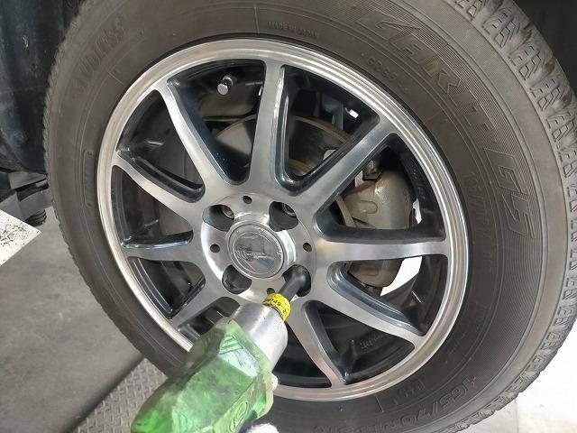 日産　マーチ　スタッドレスタイヤ交換　タイヤ交換　雪が降る前に　準備　リフト完備　2級整備士がいる店　福島県いわき市　いわき市　いわきタイヤ交換　中古タイヤ　冬タイヤ交換　自社工場対応　冬用タイヤ　タイヤ持込み可能　車検