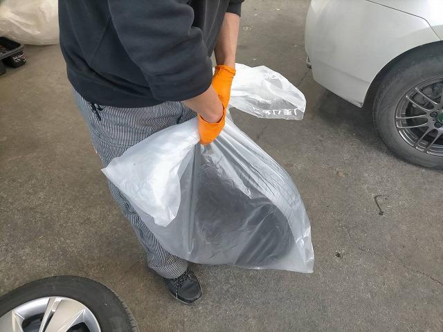 日産　マーチ　スタッドレスタイヤ交換　タイヤ交換　雪が降る前に　準備　リフト完備　2級整備士がいる店　福島県いわき市　いわき市　いわきタイヤ交換　中古タイヤ　冬タイヤ交換　自社工場対応　冬用タイヤ　タイヤ持込み可能　車検