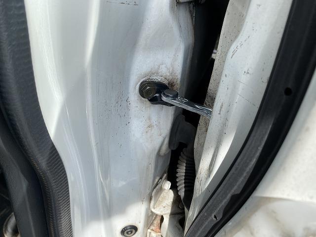 ホンダ アクティー ドアを開けるとき音がする ドアチェッカー交換 ガチャガチャうるさい 開け閉めの音がうるさい チェッカーの摩耗 部品交換 福島県いわき市 いわき市 車検見積もり無料 鈑金塗装もやってます