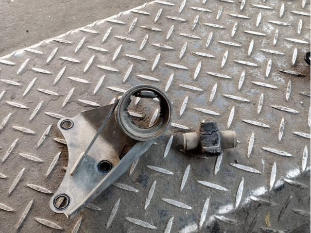 ダイハツ　ハイゼット　ギヤを変えるとゴトンと異音　走行中コトコト音がする　ミッションマウント　マウント交換　福島県いわき市　見積もり無料