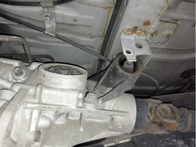 ダイハツ　ハイゼット　ギヤを変えるとゴトンと異音　走行中コトコト音がする　ミッションマウント　マウント交換　福島県いわき市　見積もり無料