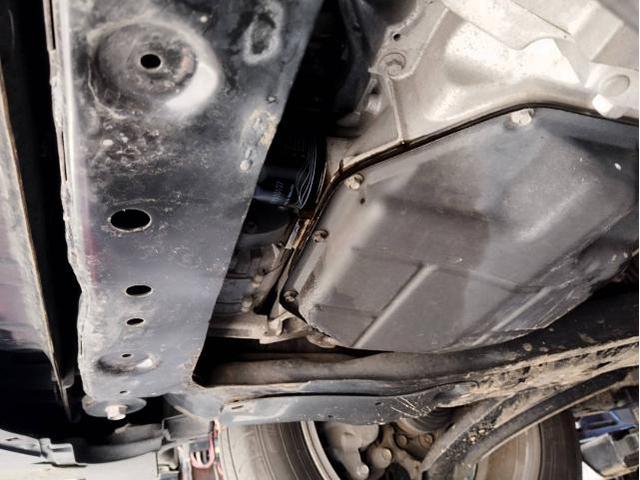 日産セレナ タイヤ交換 スタッドレスから夏タイヤへ タイヤ交換のついでに エンジンオイル交換 下廻りの点検 いわき市 整備工場 鈑金塗装工場