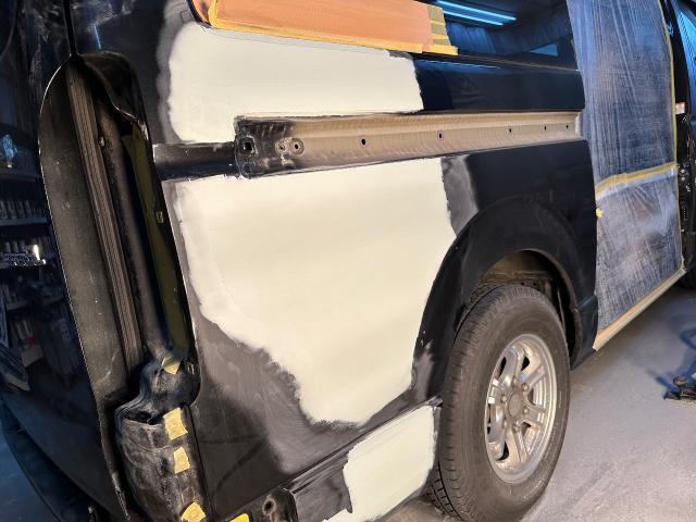 トヨタ　ハイエース　レジアスエース　クォーター鈑金　凹み修理　キズ修理　補修　鈑金塗装　いわき市　ラプター　凸凹塗装　パーツ取付　パーツ塗装　新品パーツ　リサイクルパーツ