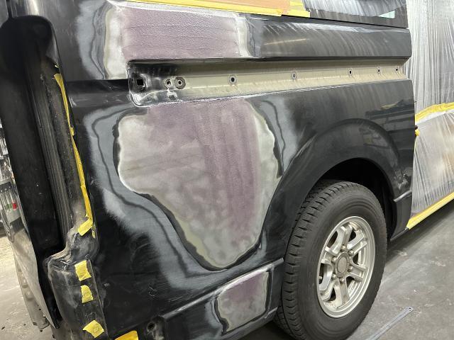 トヨタ　ハイエース　レジアスエース　クォーター鈑金　凹み修理　キズ修理　補修　鈑金塗装　いわき市　ラプター　凸凹塗装　パーツ取付　パーツ塗装　新品パーツ　リサイクルパーツ