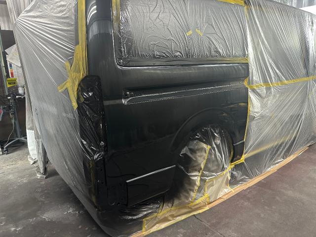 トヨタ　ハイエース　レジアスエース　クォーター鈑金　凹み修理　キズ修理　補修　鈑金塗装　いわき市　ラプター　凸凹塗装　パーツ取付　パーツ塗装　新品パーツ　リサイクルパーツ