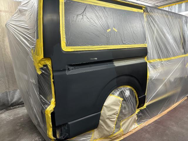 トヨタ　ハイエース　レジアスエース　クォーター鈑金　凹み修理　キズ修理　補修　鈑金塗装　いわき市　ラプター　凸凹塗装　パーツ取付　パーツ塗装　新品パーツ　リサイクルパーツ