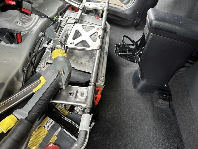 トヨタ　アクア　シート洗浄　リヤシート清掃　シート脱着　シートの汚れ　汚れを吸引　車のシートの汚れ落とし　福島県いわき市